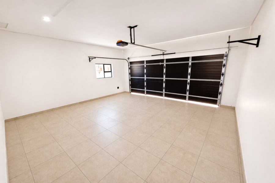 To Let 4 Bedroom Property for Rent in Melodie North West